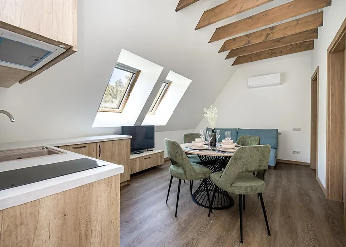 Marselis - By Pailsek Pajury Паланга